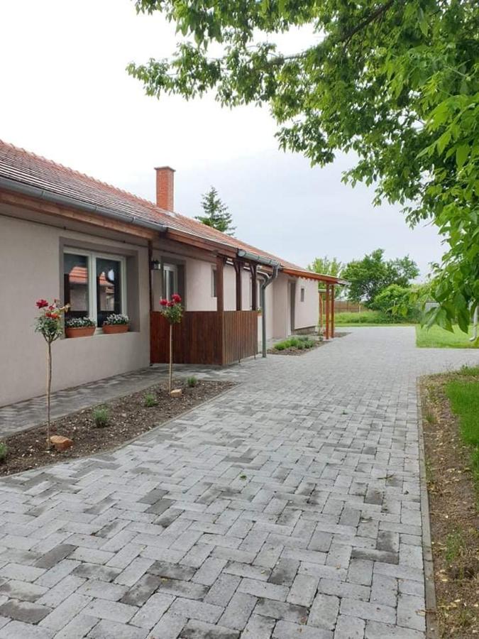 Kajári Apartmanház Balatonfőkajár Kültér fotó